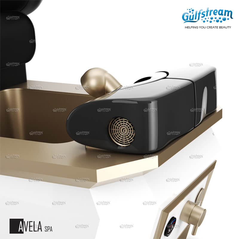 Avela footrest with integrated air intakes